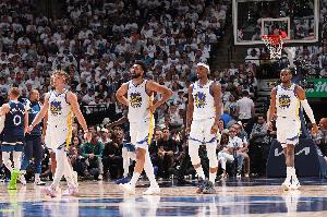 库明加和巴特勒季后赛同砍30+ 勇士自22年水花后首个二人组