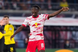 记者：海达拉在转会市场上，巴黎FC有意&转会费远低于2000万欧