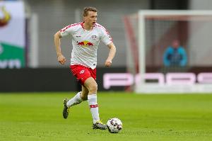 莱比锡官方：克洛斯特曼、马克西莫维奇肌肉不适缺席今日训练