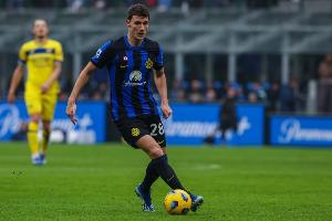 米体：在帕瓦尔离队前国米就可能签下新中卫，索勒&巴代都是目标