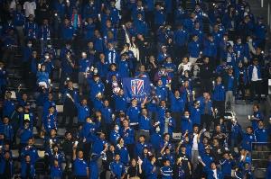 记者：申花客战海牛远征军预计人数达四五千，很多球迷举家远征