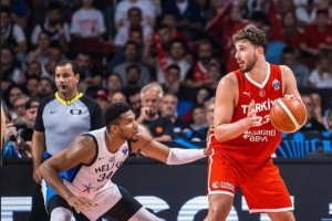 申京：对希腊的赛后言论是沟通错误 尊重希腊人民 从未有冒犯之意