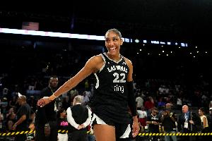 12中1后8中5！阿贾-威尔逊全场贡献13分8板4助3帽1断