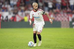 塞维官方：贾努扎伊因脚踝扭伤缺席对阵巴萨前训练，2人单独训练