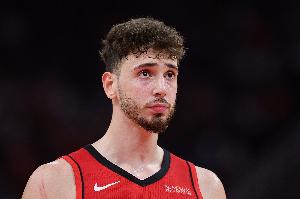 追平上篮被冒！申京表现糟糕手感全无 全场18投仅5中得到17分7板