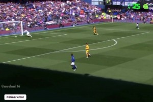 伊镇门将整大活接回传球差点漏入球门，随后全队堵门😂