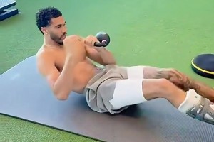 瘦了？塔图姆回到健身房进行康复训练