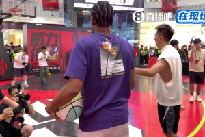 技高一筹啊！丁威迪中国行与吴泽健三分比拼，稳稳收下胜利！