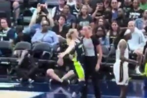 顶撞裁判没事！佩奇这动作换NBA、CBA肯定直接被驱逐