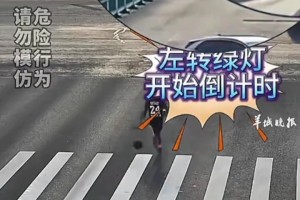 你以为凌晨四点？男子运球横穿马路，被小车撞飞
