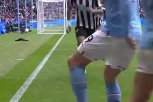 😂对手要哭了！哈兰德疯狂造角名场面！