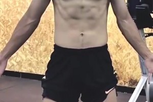 难怪这么多妹子喜欢😍！重庆铜梁龙队长向余望身材炸裂