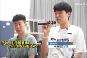 火力旺盛！申京此前赛后把最佳球员奖杯给了女朋友！