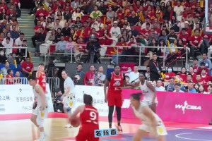 脚踝终结者！现场直拍李梦连续crossover晃倒对手！点燃全场！