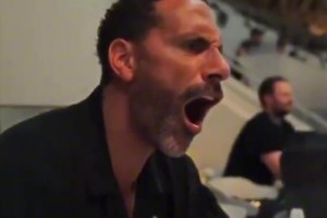 看到C罗进球后费迪南德现场Siuuu！果然是C罗最好大哥😉