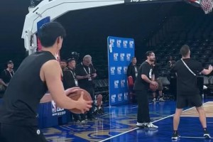 期待明晚能上！网友现场看曾凡博的投篮训练 底角三分接连命中~