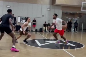 太横了！米切尔这身体素质配上这速率，简直是进攻大杀器！